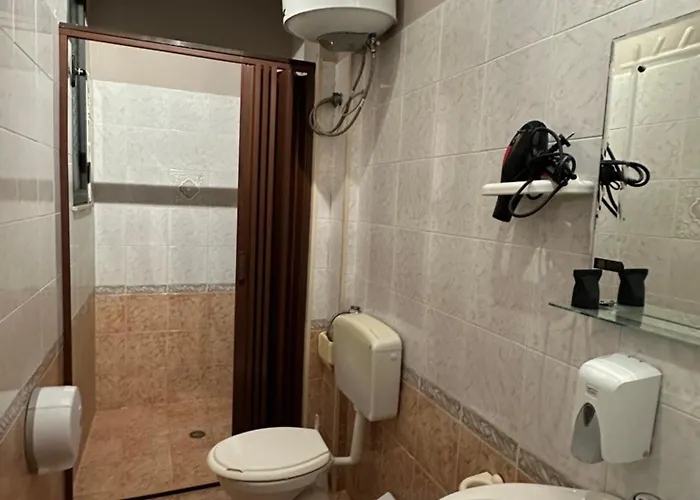 Cabare Apartments&rooms * Dıraç